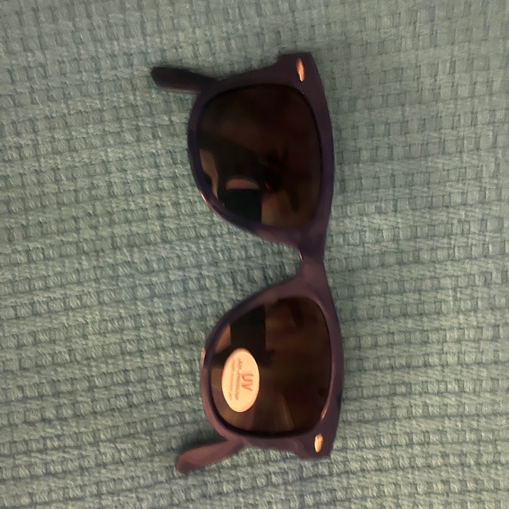 Blue Foldable Sunglasses with UV Protection - Picture 3 of 6